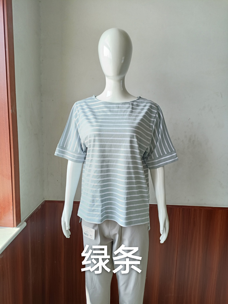 绿条短袖