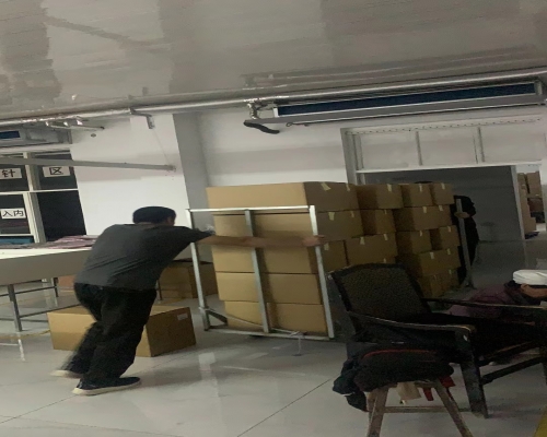 订单服装大柜抵港