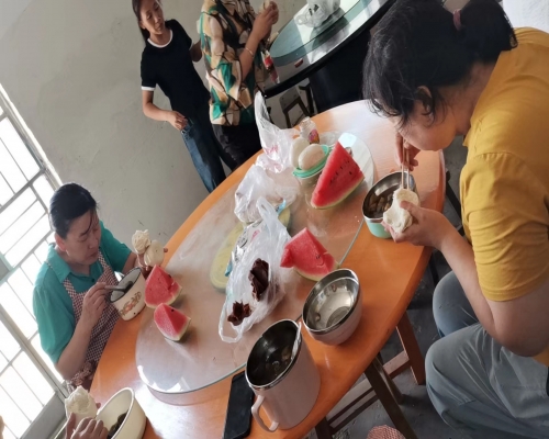 午餐瞬间