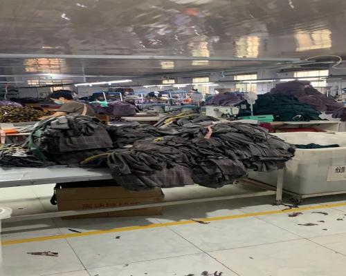 鑫犇纺织公司的服装生产车间限产拍摄视频